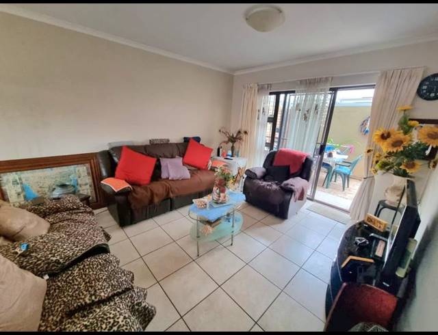 2 BEDROOM TOWNHOUSE FOR SALE IN MONTANA TUINE